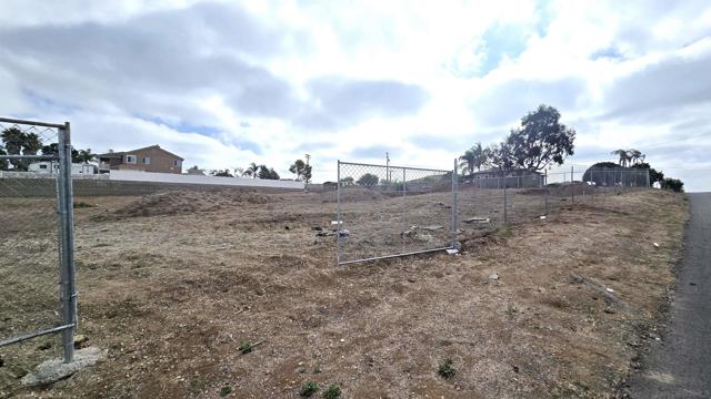 323 Hill Dr, Vista CA: https://media.crmls.org/mediaz/5eacc5ed-3ccc-464d-8c49-7fe0d000acd5.jpg