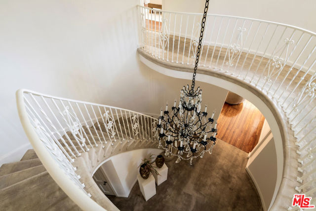 5700 Spring Oak Drive, Los Angeles CA: https://media.crmls.org/mediaz/5eacea7b-00cb-4012-afa9-dd187d2f19a7.jpg