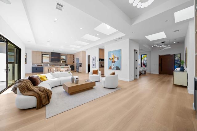 89 Centre Street, Mountain View CA: https://media.crmls.org/mediaz/5ead937e-6570-4654-8f28-82e03603e295.jpg