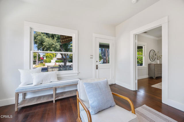 975 N Mentor Avenue, Pasadena CA: https://media.crmls.org/mediaz/5eae83f7-8a79-43e0-bcab-dd48792a2bb8.jpg