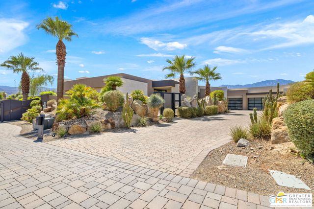 1 Sterling Ridge Drive, Rancho Mirage CA: https://media.crmls.org/mediaz/5eaec21c-2e96-4439-bb83-b0eff8c16334.jpg