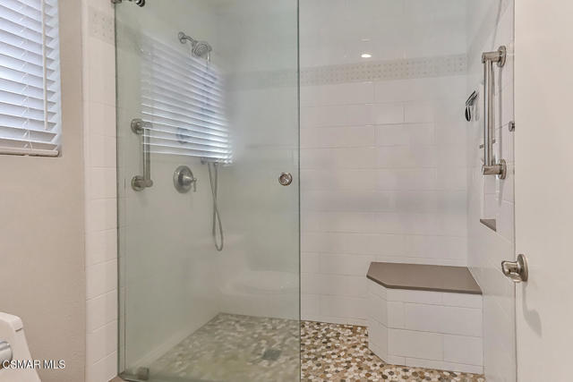160 Cottage Grove Avenue, Camarillo CA: https://media.crmls.org/mediaz/5eaecdfb-3299-4ada-9400-33cd5b0231a9.jpg