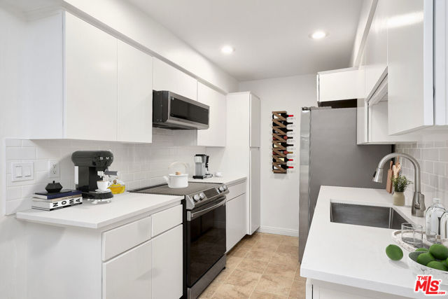 1228 14th Street, Santa Monica CA: https://media.crmls.org/mediaz/5eaf0924-0559-4896-8468-36015e717787.jpg