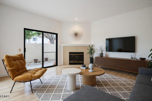 168 Courtyard Drive, Port Hueneme CA: https://media.crmls.org/mediaz/5eaf1adb-ccbe-421c-bea4-9b03a6b153a1.jpg