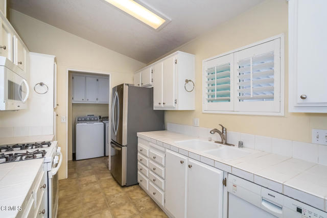 Detail Gallery Image 9 of 55 For 1215 Anchors Way Dr #124,  Ventura,  CA 93001 - 3 Beds | 2 Baths