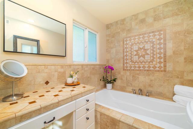 Detail Gallery Image 11 of 45 For 1454 Romance Rd, Escondido,  CA 92029 - 3 Beds | 2 Baths