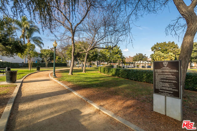 1201 Roxbury Drive, Los Angeles CA: https://media.crmls.org/mediaz/5eb01e96-ff92-4908-8ad6-03cd3fe1e368.jpg