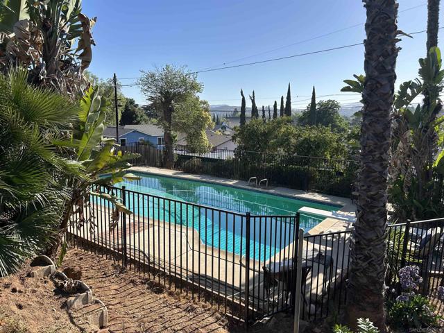 1190 Robertson Dr, Escondido CA: https://media.crmls.org/mediaz/5eb08c89-ca4e-492e-ab89-37fb211ed780.jpg