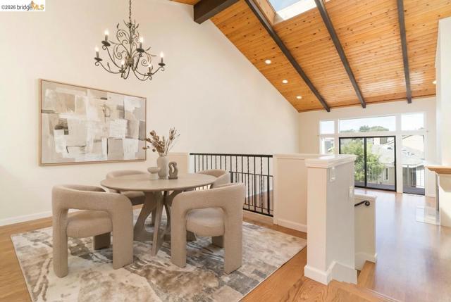 1881 Grand View Drive, Oakland CA: https://media.crmls.org/mediaz/5eb09ffc-508f-40da-ac1d-399c6d7c4a90.jpg