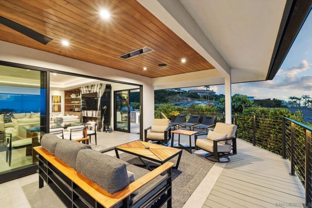 5560 Moonlight Lane, La Jolla CA: https://media.crmls.org/mediaz/5eb0db7a-5f74-441f-9b59-ef4c9c76d5eb.jpg