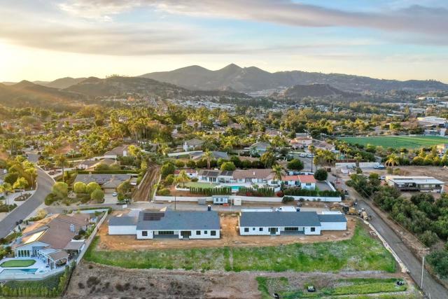 1648 Calle Catalina, Escondido CA: https://media.crmls.org/mediaz/5eb17906-1ec6-470e-81ca-f12303c42c21.jpg