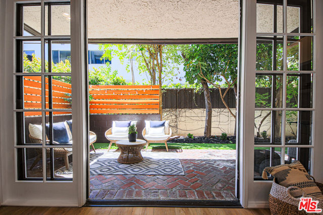 133 S Oakhurst Drive, Beverly Hills CA: https://media.crmls.org/mediaz/5eb1c1e1-5b17-4427-b0ad-6d4da171c5b1.jpg