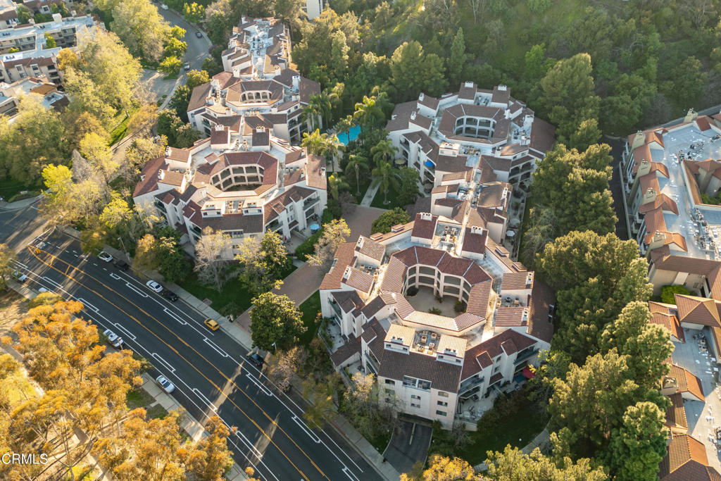 https://media.crmls.org/mediaz/5eb1d3c4-e151-43e6-9ceb-2d591a4024c0.jpg?preset=X-Large
