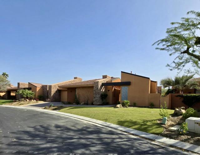 50135 Camino Privado, La Quinta CA: https://media.crmls.org/mediaz/5eb1d753-6872-424d-bf0b-9a9ecf441590.jpg