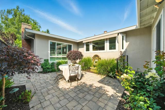 263 W Oakwood Boulevard, Redwood City CA: https://media.crmls.org/mediaz/5eb1f9ca-0457-4256-9f8c-d7d041d79ac9.jpg