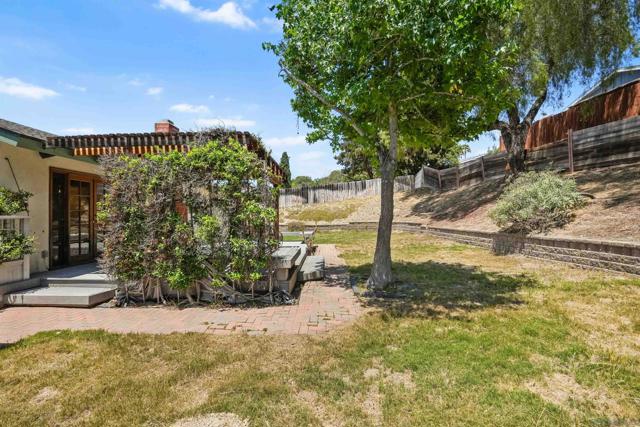 931 Rutgers Ave, Chula Vista CA: https://media.crmls.org/mediaz/5eb23e07-83ce-447d-828a-3a0a2c4d4783.jpg