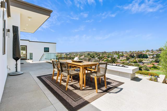 1110 Solana Drive, Del Mar CA: https://media.crmls.org/mediaz/5eb31997-8b2c-429f-99c8-b5e845f30123.jpg