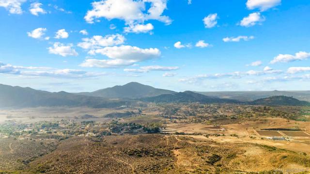 87 Presilla Dr, Jamul CA: https://media.crmls.org/mediaz/5eb36976-04da-4c0a-b8b4-629f087a28f2.jpg