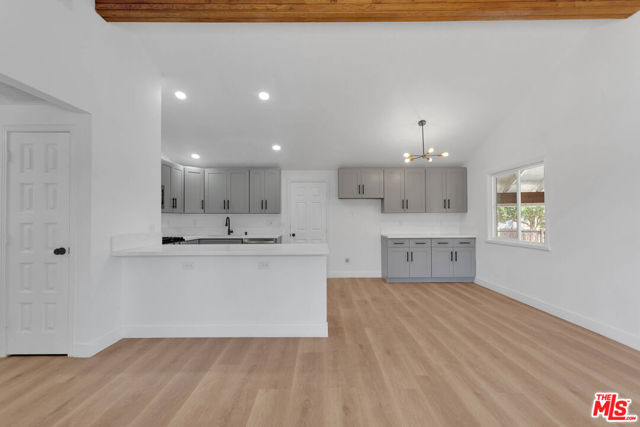 8055 Bangor Avenue, Hesperia CA: https://media.crmls.org/mediaz/5eb43ea6-a900-4dd7-9373-c06b44f0b875.jpg