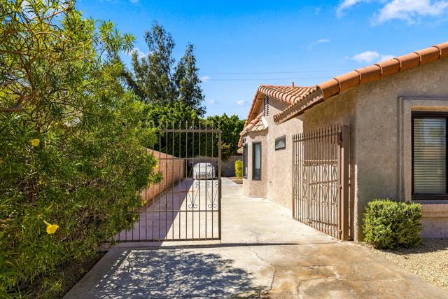 2073 Acacia Road W, Palm Springs, CA 92262