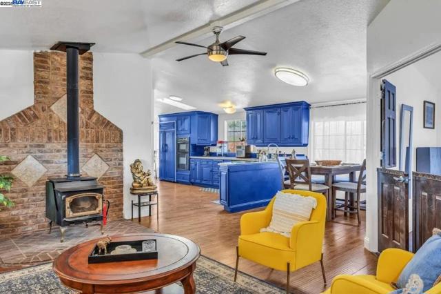 1170 Graceland Pl,  CA: https://media.crmls.org/mediaz/5eb4db40-30e9-443e-b6d8-aba890a03e00.jpg