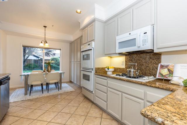 4244 Milton Way, Livermore CA: https://media.crmls.org/mediaz/5eb51403-5481-493f-87bd-75c35a6c4ead.jpg