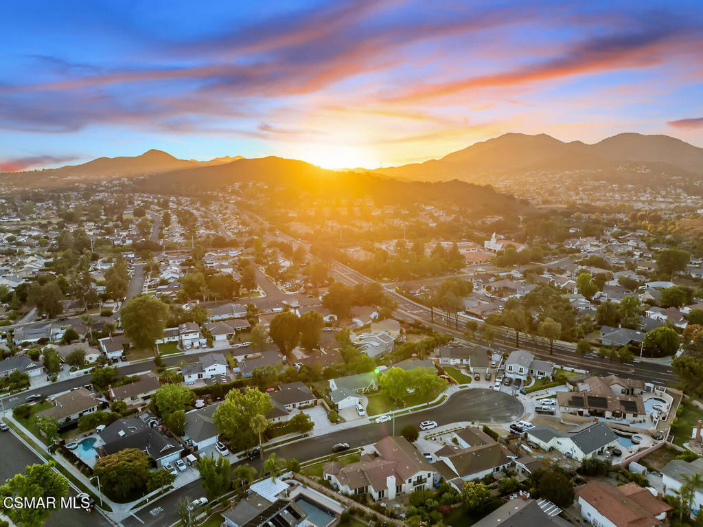https://media.crmls.org/mediaz/5eb53563-5f2d-46ec-9289-e0df5b2f2cea.jpg?preset=X-Large