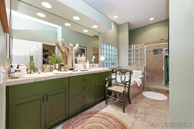 35659 Tranquil Pl, Cathedral City CA: https://media.crmls.org/mediaz/5eb53d2c-8901-4c78-8a2a-25130ae2481a.jpg