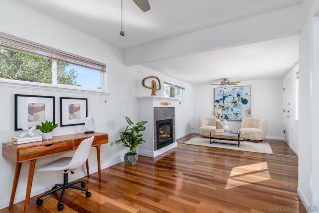 16498 Roca Dr, San Diego CA: https://media.crmls.org/mediaz/5eb5ae14-8ee8-41d0-b83e-0152faad2943.jpg