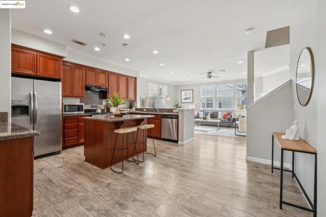711 Summer Ln, Richmond CA: https://media.crmls.org/mediaz/5eb62e94-d2d0-4dc7-98de-fae995e3a753.jpg