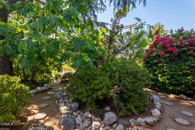 10316 Newhome Avenue, Sunland CA: https://media.crmls.org/mediaz/5eb74129-4992-45de-8bb8-f4bd3b90c5cc.jpg