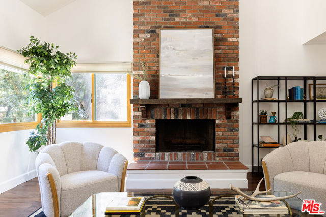 2806 Sunday Trail, Los Angeles CA: https://media.crmls.org/mediaz/5eb78c06-87e6-4117-aaef-dbf8fe0cfaf9.jpg