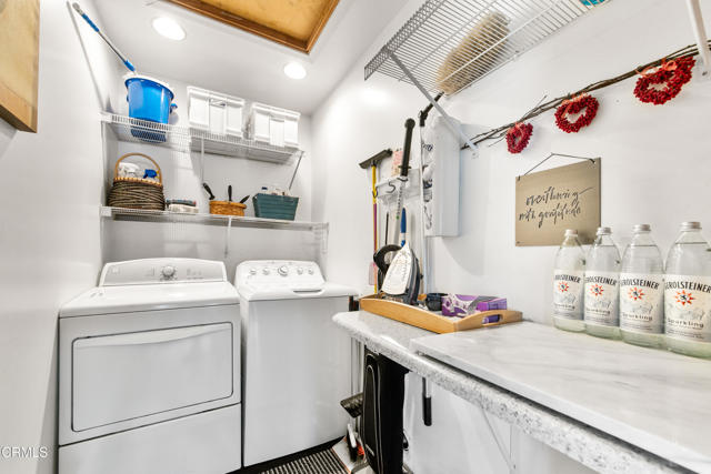 331 N Avon Street, Burbank CA: https://media.crmls.org/mediaz/5eb7c0b0-ab2b-4351-98d9-7ef71ad989d5.jpg