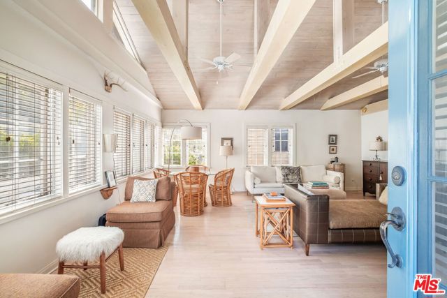 1315 N Beverly Glen Boulevard, Los Angeles CA: https://media.crmls.org/mediaz/5eb7d47b-53f5-47e4-8df7-fa7775a384ae.jpg