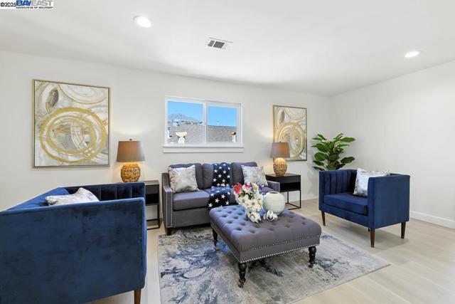 1739 E 22Nd St, Oakland CA: https://media.crmls.org/mediaz/5eb84237-1bc3-4d3e-8534-275e2f01bdc2.jpg