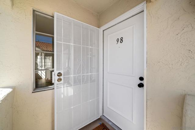 742 Eastshore Ter, Chula Vista CA: https://media.crmls.org/mediaz/5eb8da30-e895-4ce7-8a31-7bc62eb39c8b.jpg