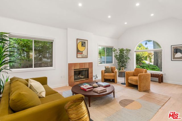 4313 Wilkinson Avenue, Studio City CA: https://media.crmls.org/mediaz/5eb913c3-f254-4233-a40c-7be338e37e35.jpg