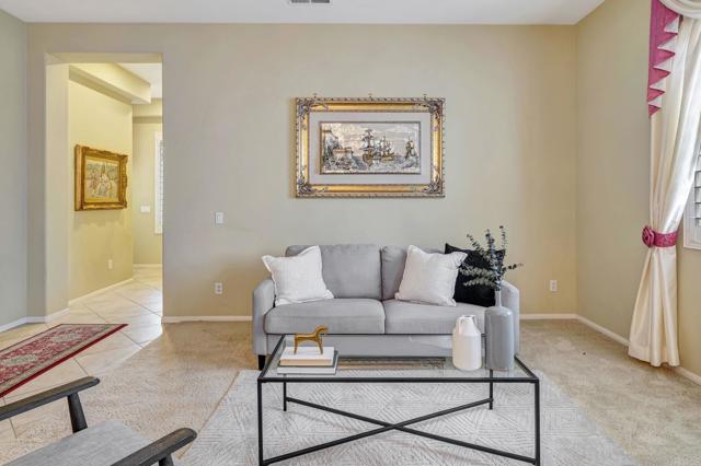2706 VALLEYCREEK CIR, Chula Vista CA: https://media.crmls.org/mediaz/5eb96c84-e60a-4e6a-a778-2c9a2c7155d0.jpg