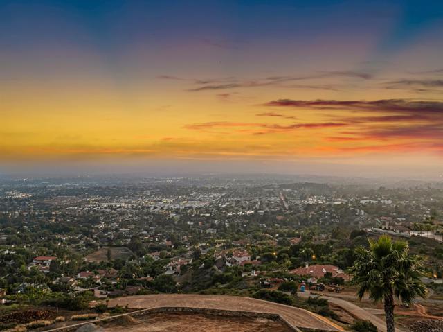 1966 Las Lomas, Vista CA: https://media.crmls.org/mediaz/5eb9ddc5-bc69-445c-8771-a8d4d7d77748.jpg