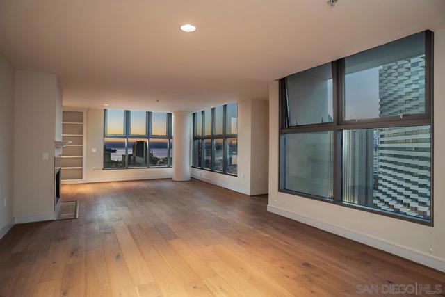 645 Front Street, San Diego CA: https://media.crmls.org/mediaz/5eba0bb6-8d64-4a95-a579-dabffc7c4cde.jpg