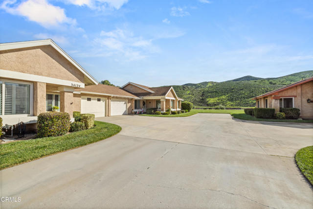 34124 Village 34, Camarillo CA: https://media.crmls.org/mediaz/5eba1029-b7c5-42dd-9e55-73ad8676189c.jpg