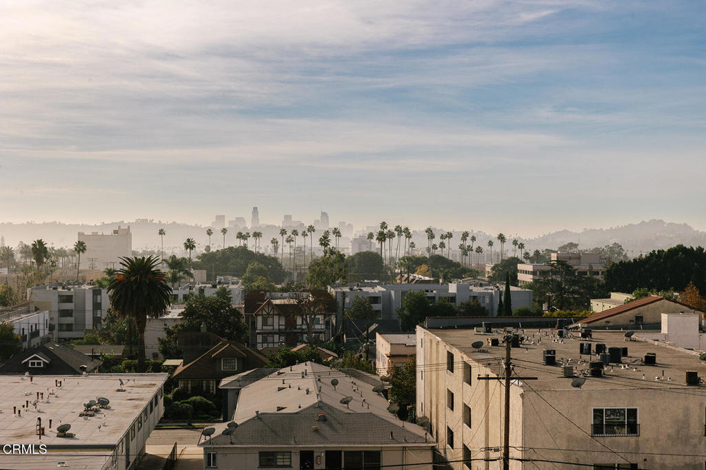 https://media.crmls.org/mediaz/5eba172d-179a-455f-a871-0a5ec52b67e5.jpg?preset=X-Large