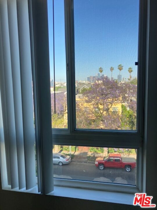 1401 S St Andrews Place, Los Angeles CA: https://media.crmls.org/mediaz/5eba46c5-5c69-4a27-b9d2-356e9e268e27.jpg