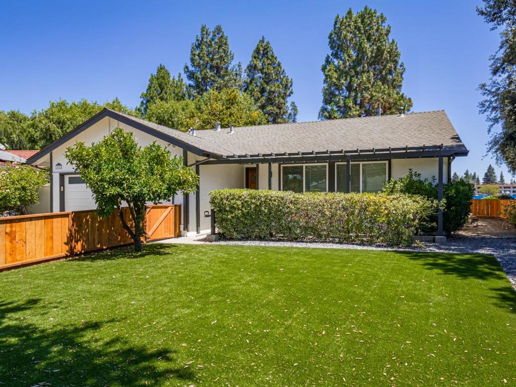 6055 Larchmont Court