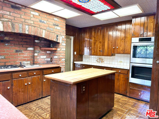 1754 Mandeville Canyon Road, Los Angeles CA: https://media.crmls.org/mediaz/5ebb0aa5-7c53-4b2c-a778-f989c3e87642.jpg