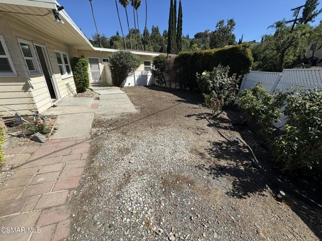 22319 Macfarlane Drive, Woodland Hills CA: https://media.crmls.org/mediaz/5ebb1c82-efd0-4416-a757-2d8f3234e68f.jpg