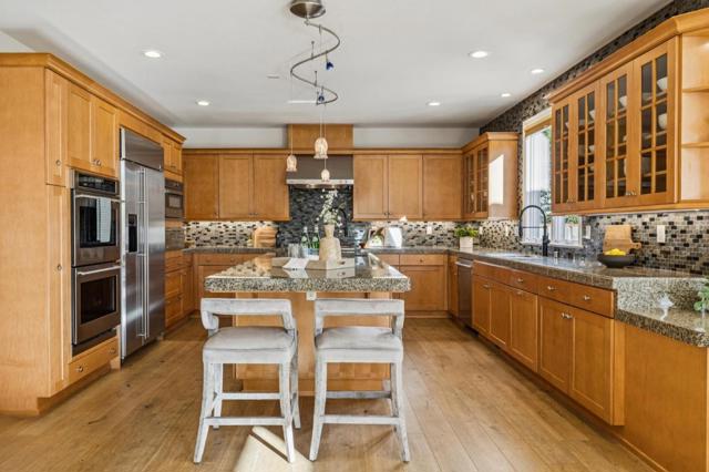 62 Spyglass Court, Half Moon Bay CA: https://media.crmls.org/mediaz/5ebcf3a8-5ca3-4b9a-928f-bedfd88a2f0f.jpg