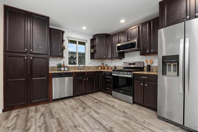 3208 Morningside Drive, Oceanside CA: https://media.crmls.org/mediaz/5ebd124d-7133-4c6a-92cf-0640da77472f.jpg