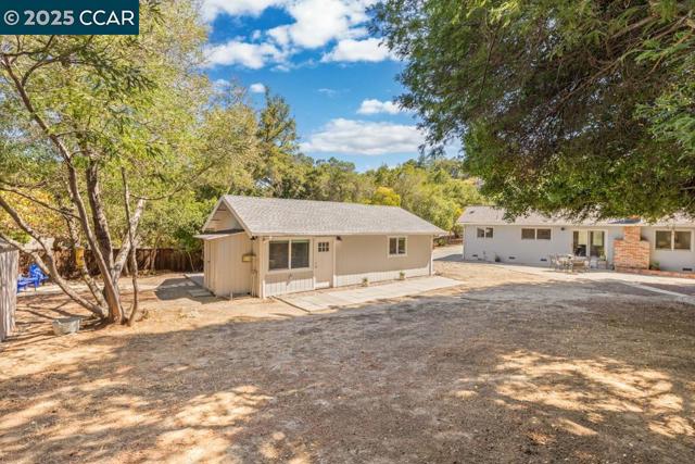 40 Loma Vista, Walnut Creek CA: https://media.crmls.org/mediaz/5ebd1285-d8e3-4e2b-bc5c-b60f77322650.jpg