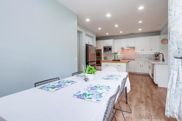15655 Paseo Montenero, San Diego CA: https://media.crmls.org/mediaz/5ebd8434-467a-4b28-8dc4-ab2fe1a7ae94.jpg